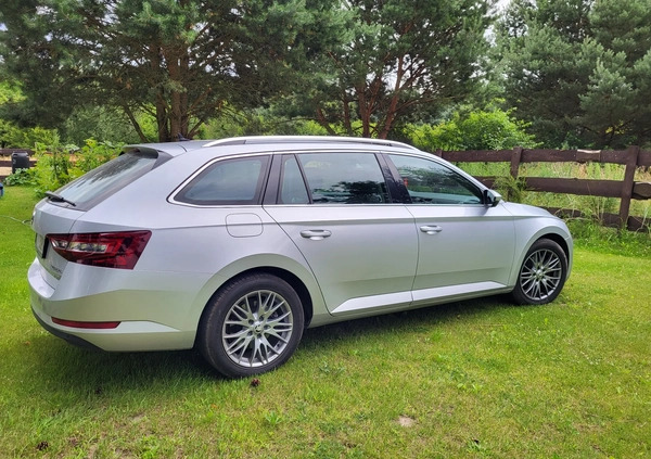 Skoda Superb cena 81900 przebieg: 203000, rok produkcji 2017 z Białystok małe 191